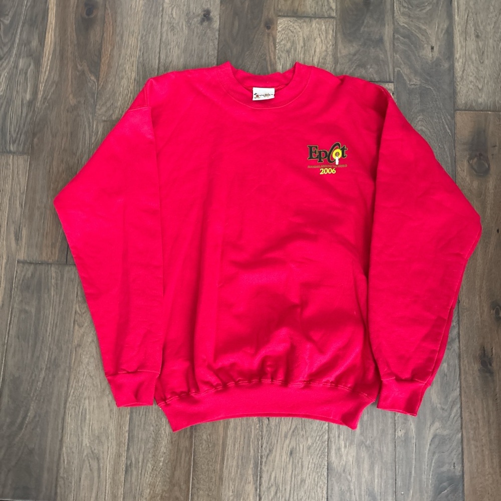 Red vintage 2000s crew neck sweatshirt